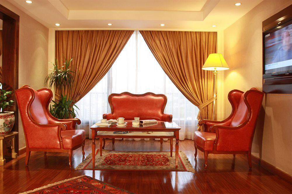 Regency Palace Αμμάν Δωμάτιο φωτογραφία A living room