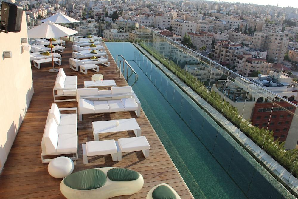 Regency Palace Αμμάν Εξωτερικό φωτογραφία The rooftop pool at the hotel