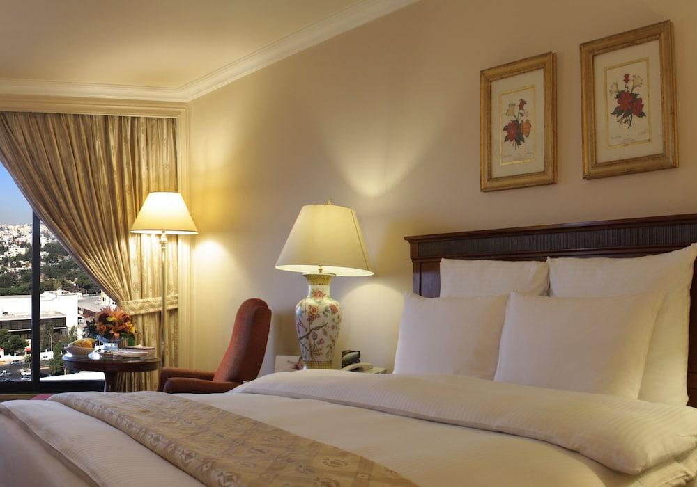 Regency Palace Αμμάν Εξωτερικό φωτογραφία A bedroom at the hotel