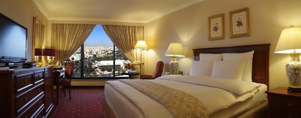 Regency Palace Αμμάν Εξωτερικό φωτογραφία A bedroom at the Grand Hotel