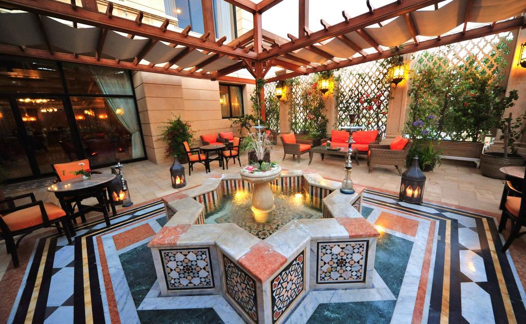 Regency Palace Αμμάν Εξωτερικό φωτογραφία The hotel's courtyard