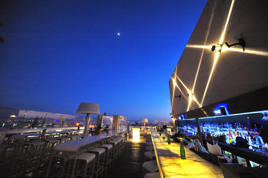 Regency Palace Αμμάν Εξωτερικό φωτογραφία Skyline Bar