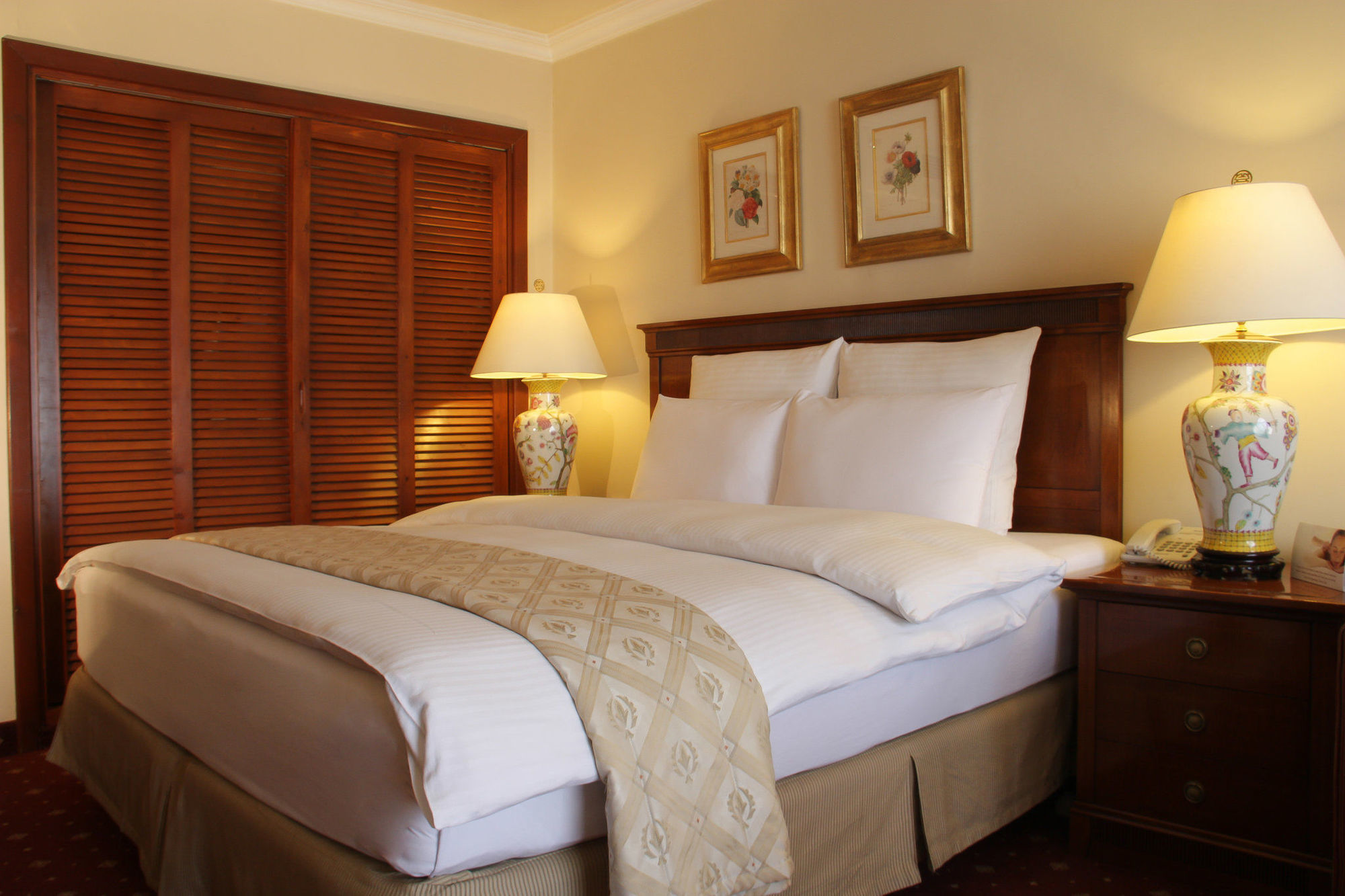 Regency Palace Αμμάν Εξωτερικό φωτογραφία A bedroom