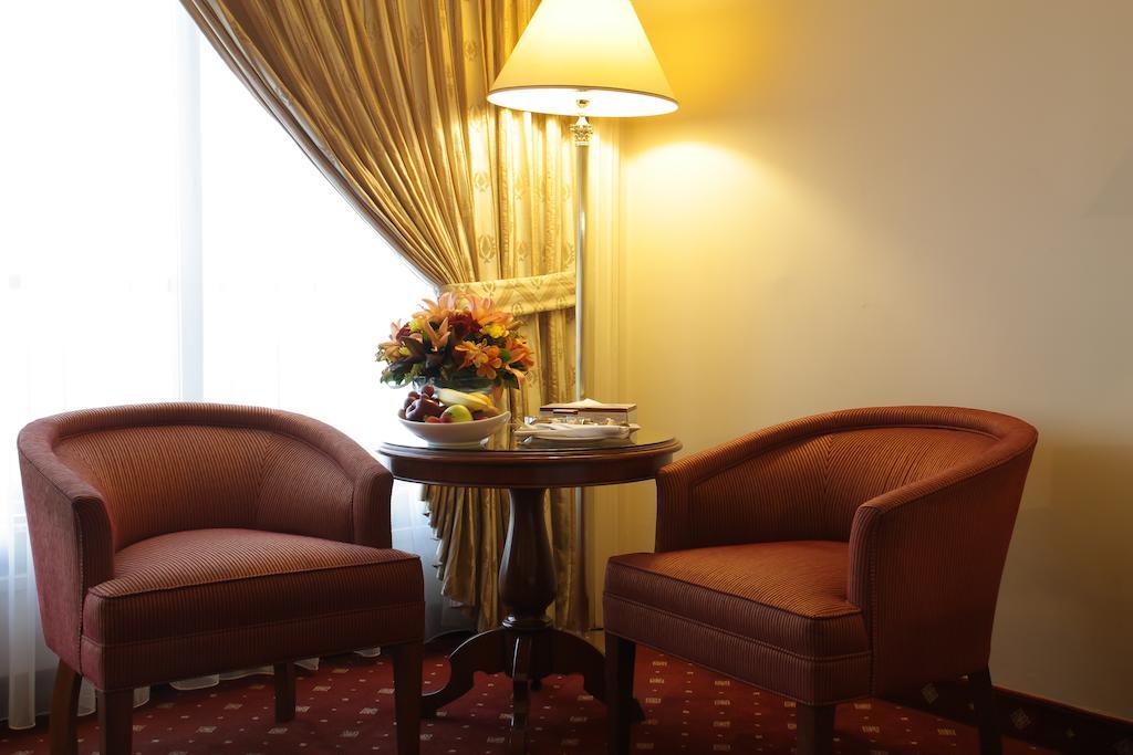 Regency Palace Αμμάν Εξωτερικό φωτογραφία A hotel room